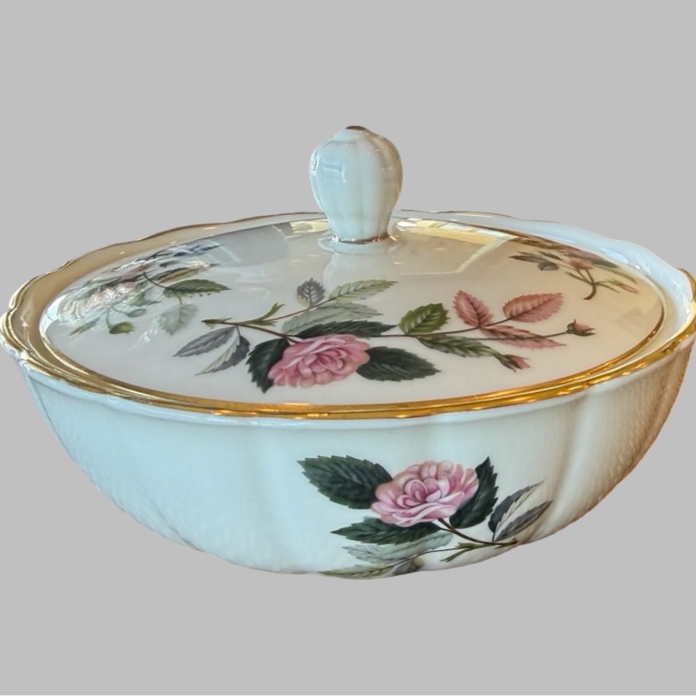 Wedgwood Hathaway Rose Covered Bowl – Bone China – Made in England